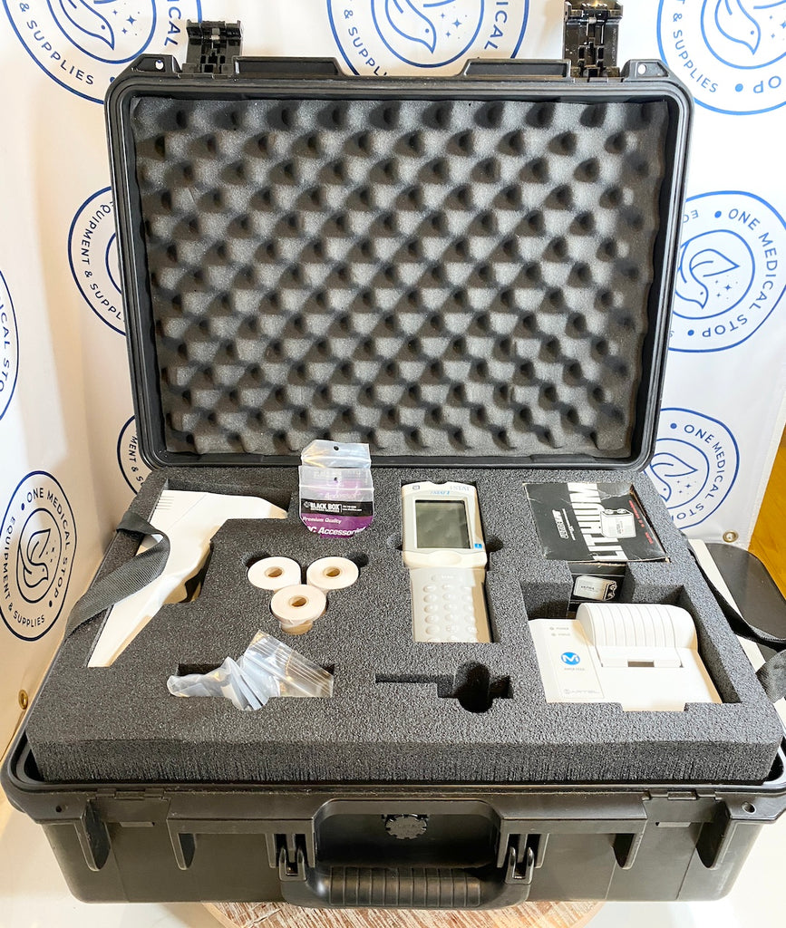 Picture of Abbott i-Stat 1 Analyzer MN 300 Handheld Blood Analyzer System in case