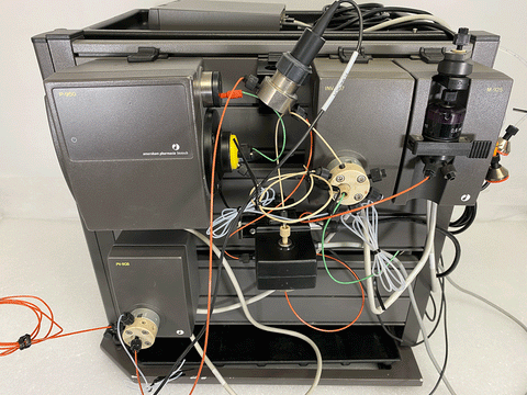 Side picture of the Amersham Pharmacia Biotech AKTA FPLC System