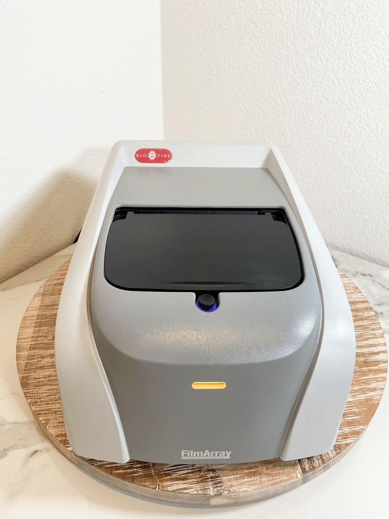 Front picture of the BIOFIRE FilmArray 2.0 MultiPlex PCR System FLM2-ASY-0001