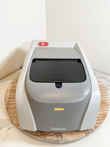 Front picture of the BIOFIRE FilmArray 2.0 MultiPlex PCR System FLM2-ASY-0001