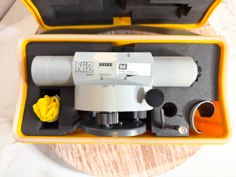 N2 Zeiss laser level in a yellow case on a wooden surface