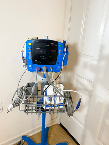 GE Dinamap CareScape V100 Vital Signs Monitor with stand