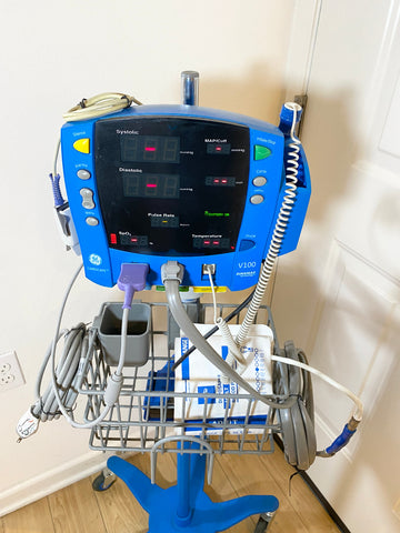 GE Dinamap CareScape V100 Vital Signs Monitor with digital display
