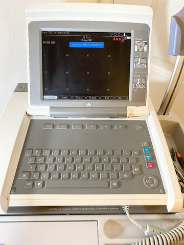 GE Medical MAC 5500 EKG Machine with a screen and keyboard 