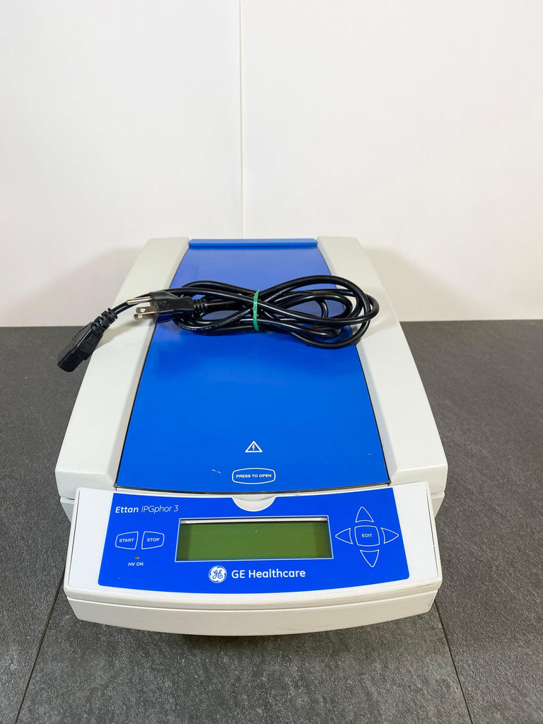 Front picture of the GE Healthcare Ettan IPGphor3 Isoelectric Focusing System with a power cord placed on top of it 
