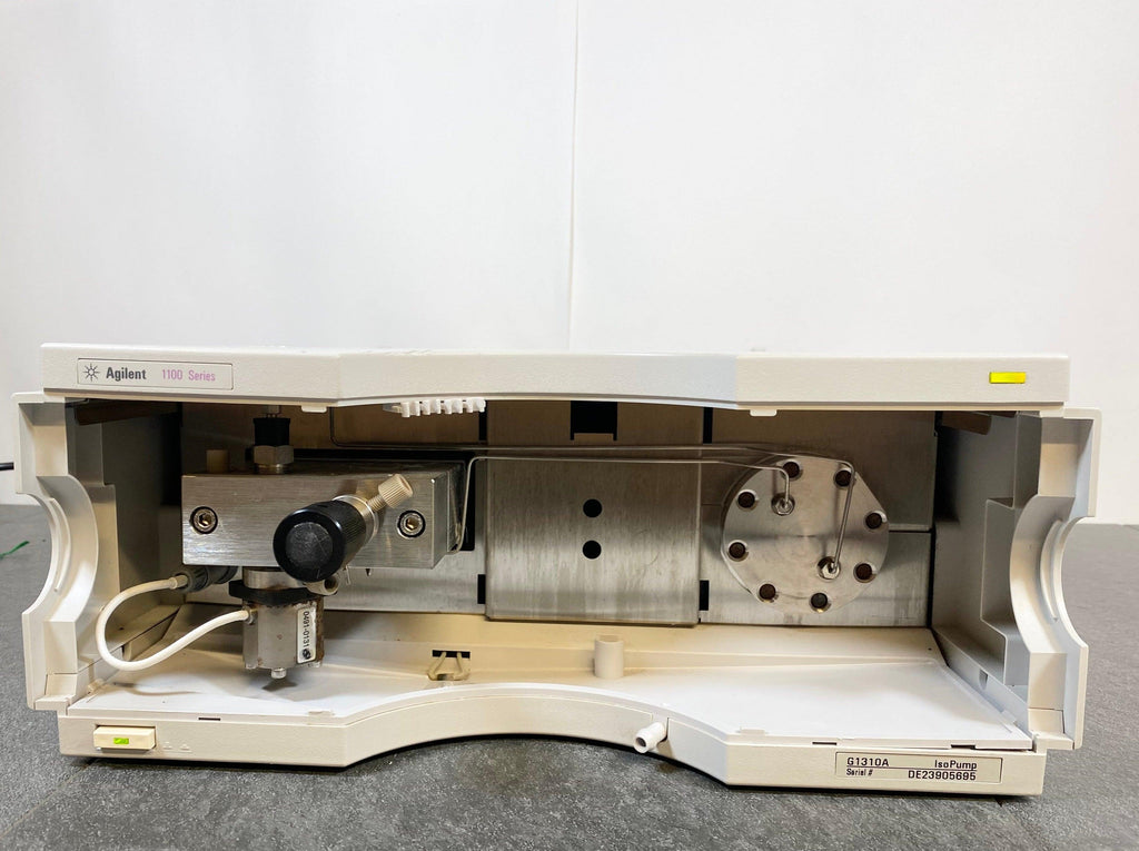 Front picture of the HP Agilent G1310A / 1100 Series HPLC Liquid Chromatography Isocratic Pump shows power on!