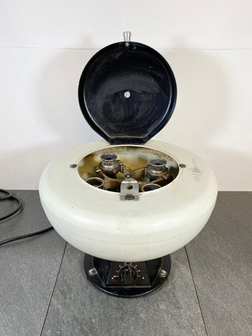 Picture of the IEC Clinical Centrifuge Model 428 With 215 Rotor and 4 Cat 320 with a lid open!