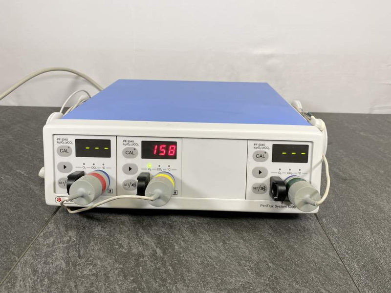 Front picture for Perimed Periflux System 5000 Type PF5002 With 3 Probes that shows system powers up