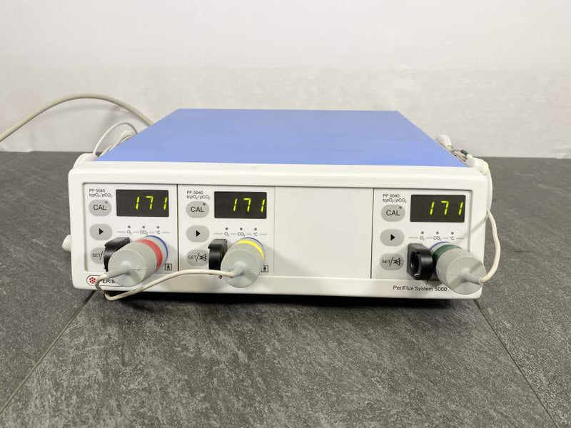Front picture for Perimed Periflux System 5000 Type PF5002 With 3 Probes that shows powers up