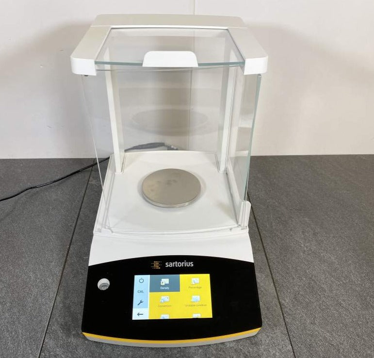 Front picture of the Sartorius QUINTIX124-1S Analytical Balance