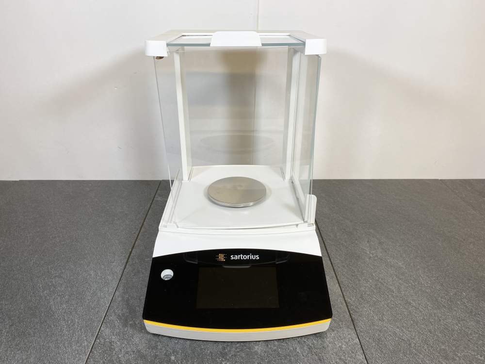 Front picture of the Sartorius QUINTIX124-1S Analytical Balance